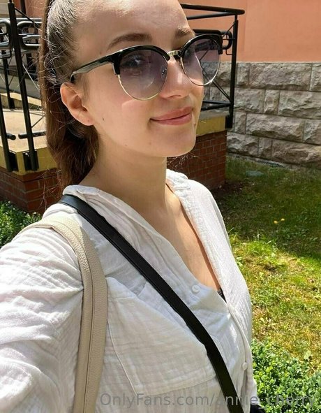 annie cherry onlyfans nudes