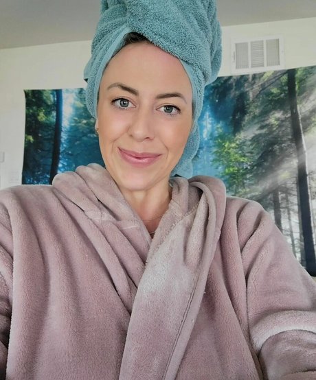 Daisy Dickson onlyfans tits