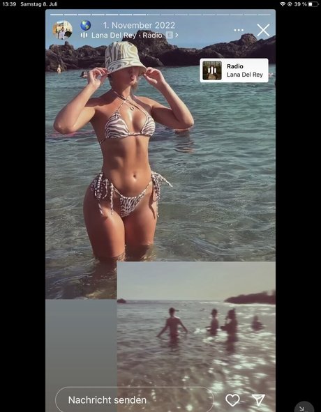 Maisie Simpson onlyfans leak ass