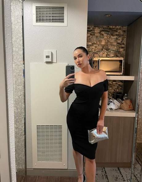 karleegrey onlyfans post