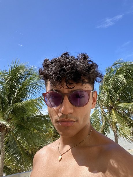 Nude Papi onlyfans model photos