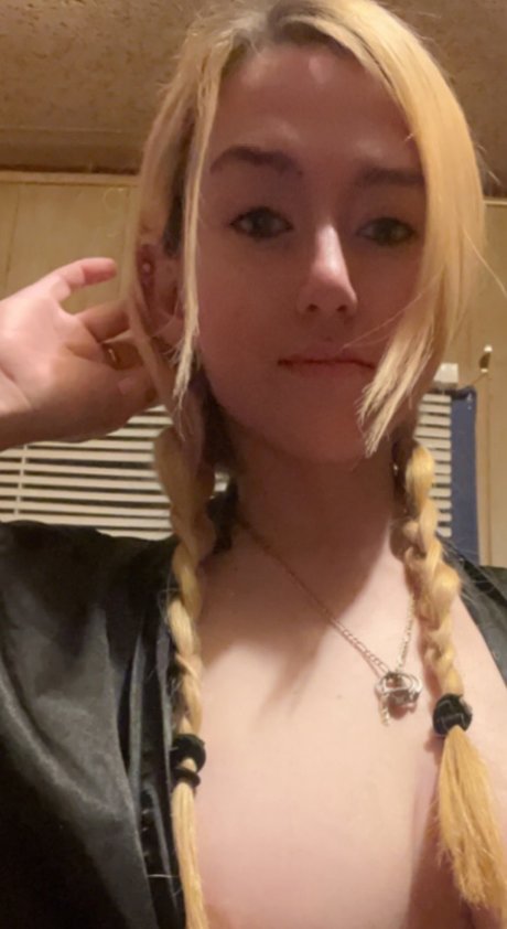 Chelsea Lyn onlyfans leaked.