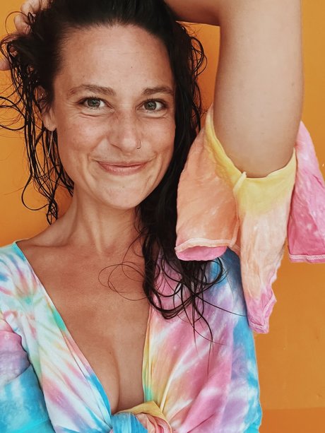 Cha Wilde s Pineapple Playroom onlyfans leak ass