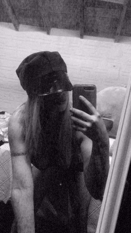 Ariam_ onlyfans leaked pictures