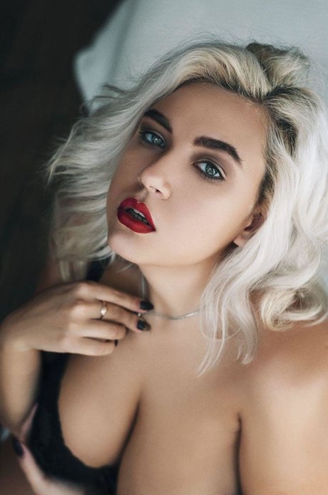 Alina Alt onlyfans ass