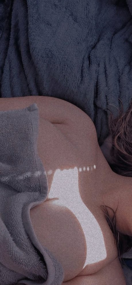 Aerinette is on onlyfans