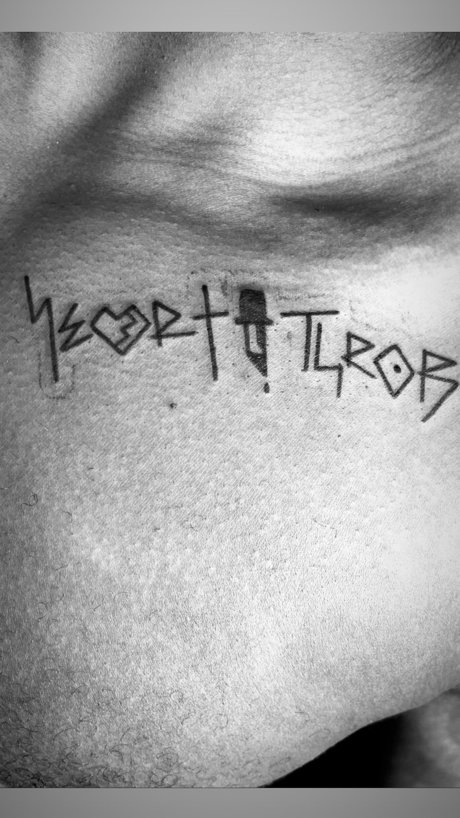 The Dark Heartthrob onlyfans boobs