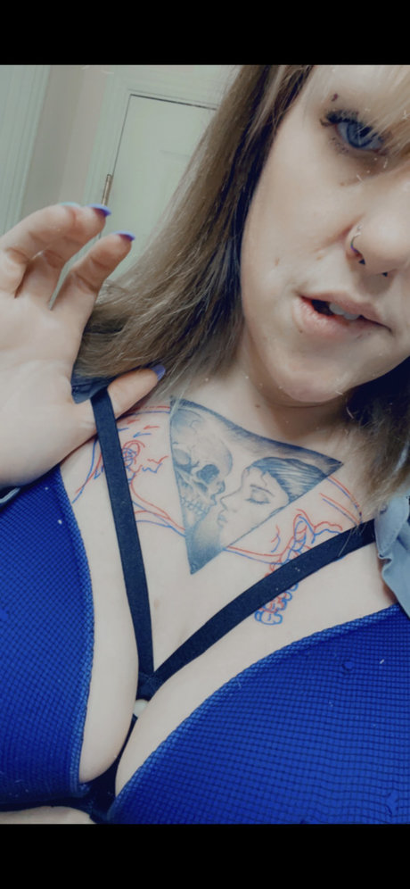 BeautifulDisaster onlyfans model