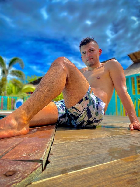 Alejandro Tulande nude only fans