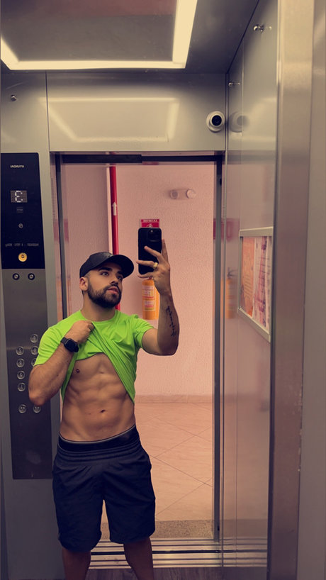 Aaron Diamond_ naked only fans