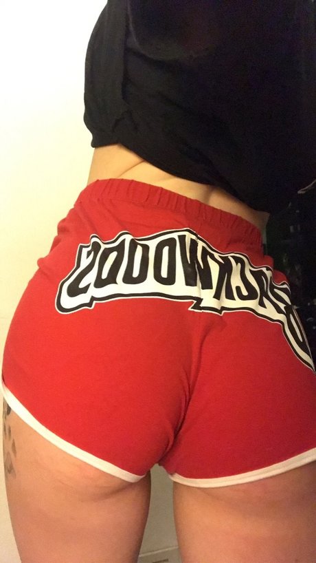 Lynn Ann onlyfans striptease