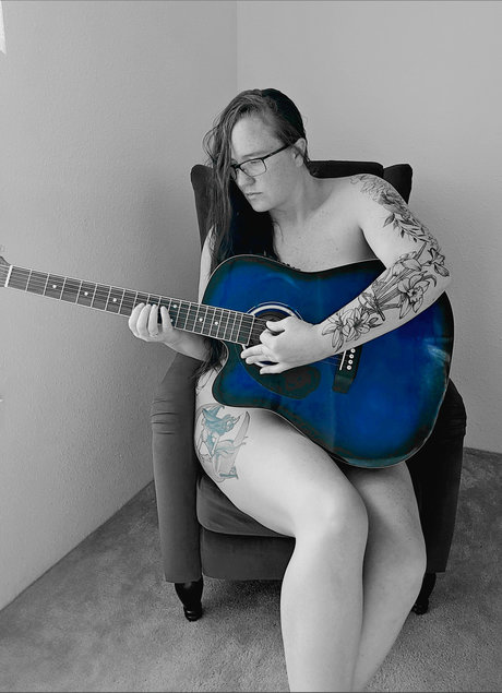 Alice May is on onlyfans