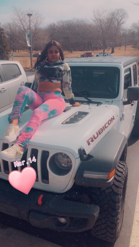 Adoreeluce strip onlyfans