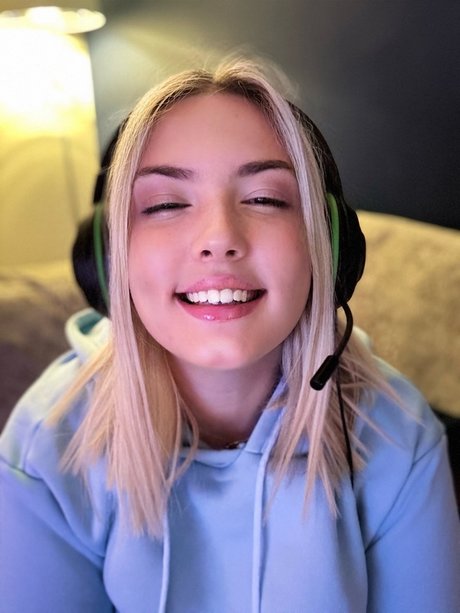 BRITISH BRANDI RAEE_ onlyfans leaked pictures