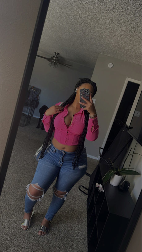 ThickyMone onlyfans images