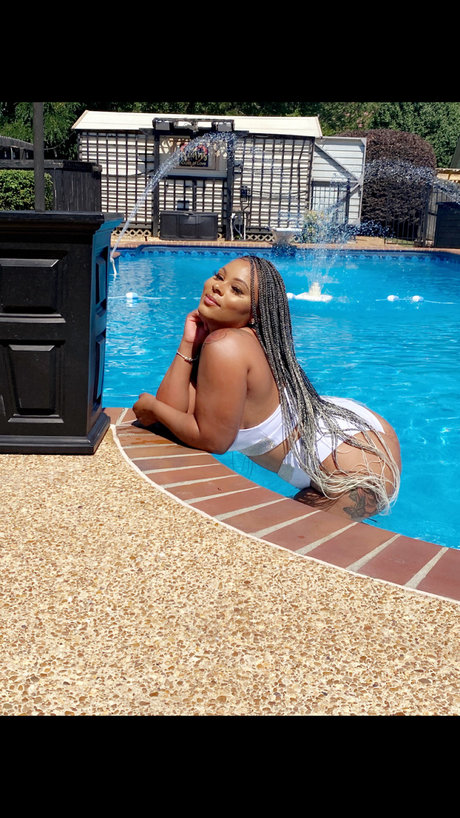 MissMonroe onlyfans leak sex