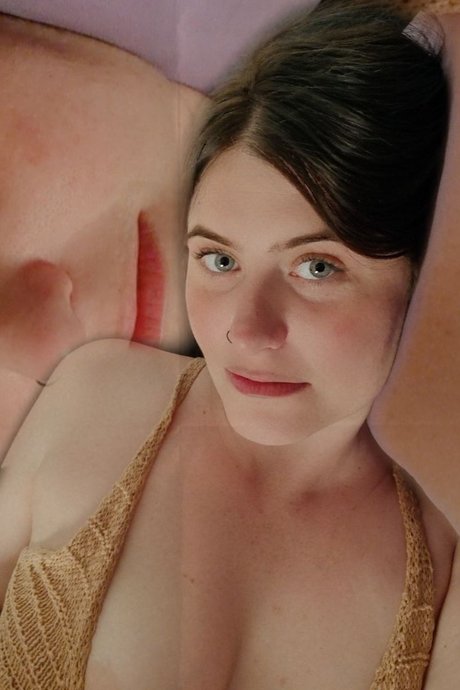 Oliva Klozoff onlyfans topless