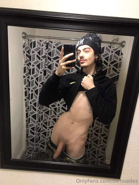 Oli Rhoades onlyfans leaked tits