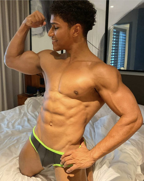 Oli Ferro leaked onlyfans pics