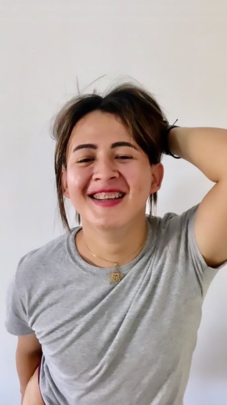 Ale Flowers onlyfans content