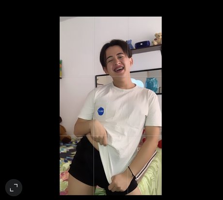 Ale Flowers onlyfans images