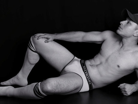 Pablo Alvarez onlyfans strip