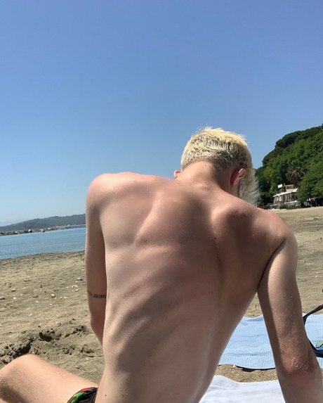 urfavskinnyboy onlyfans model