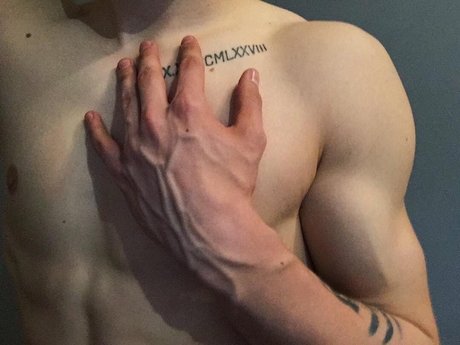 Bom menino is on onlyfans