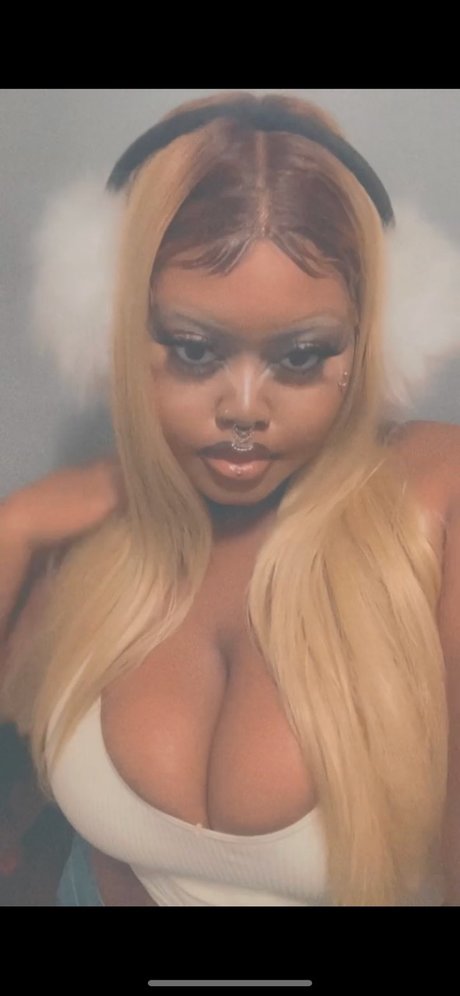 Unusually Trin is on onlyfans