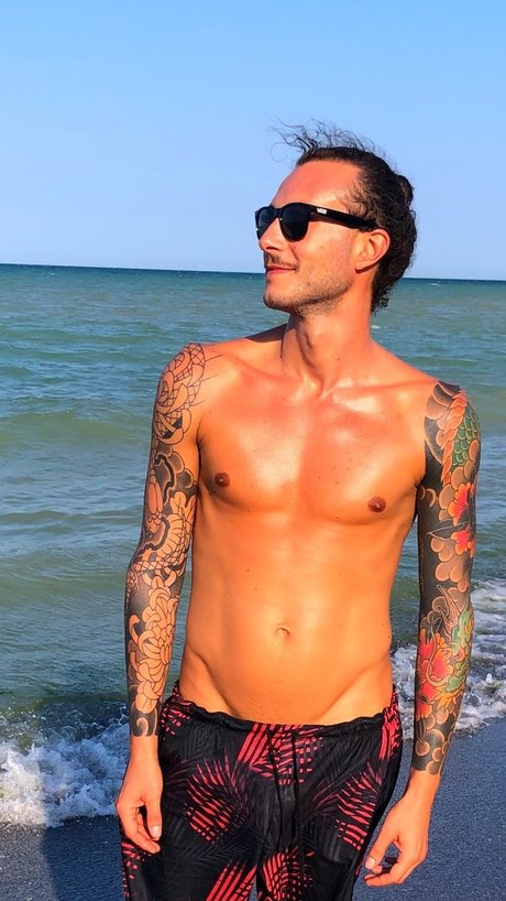 pasare onlyfans model