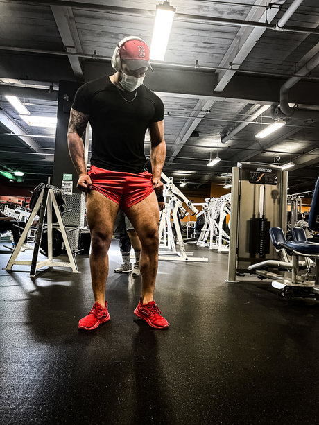 Rodrik Arell onlyfans model images