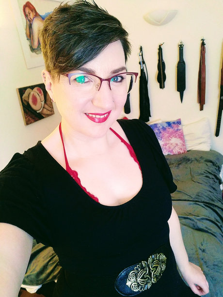 Curvy spanking lover Pandora Blake_ only fans.