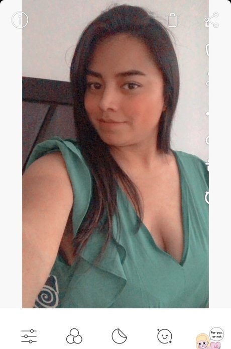 ALBA ANGUIANO onlyfans model photos