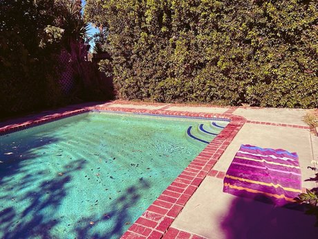 Perla Maarek onlyfans strip tease