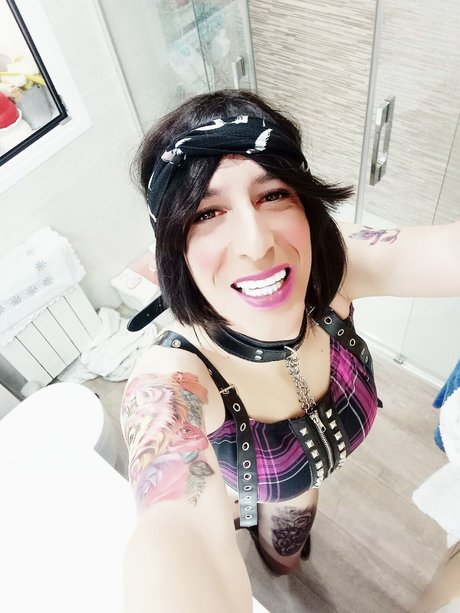 Penelope Crossdesser only fans photos