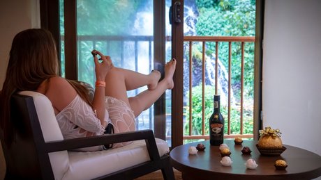 Penelope Fox onlyfans topless