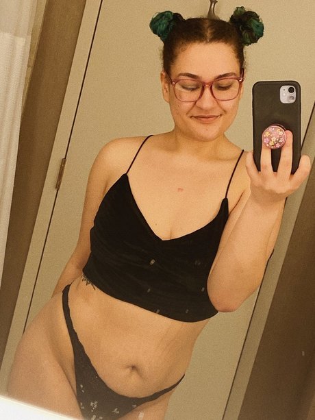 april showers onlyfans photo