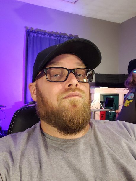 DadBodHerz onlyfans strip