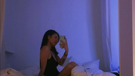 PetiteFleur onlyfans content