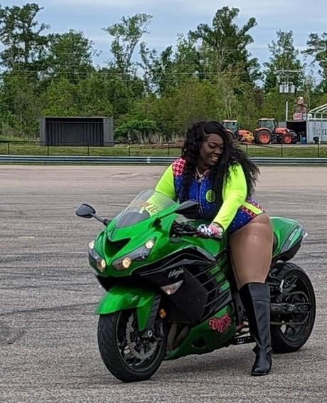 GlammAzhon sex onlyfans