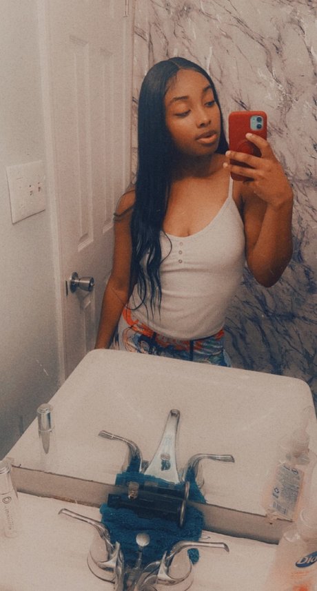 Sneakypeaks onlyfans pictures