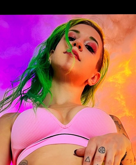 Violet Bombs onlyfans strip tease