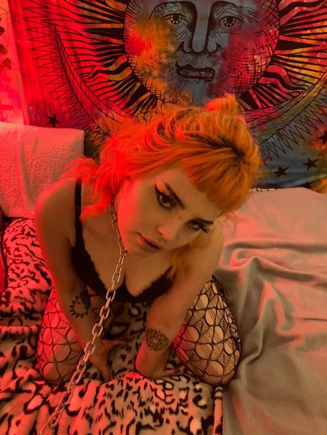 Pixie Rose strip onlyfans