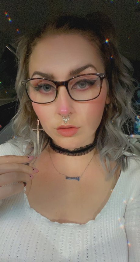 Daisy Vee naked onlyfans