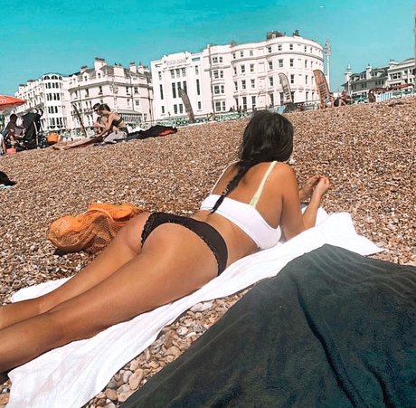 Poppy Mae onlyfans leak