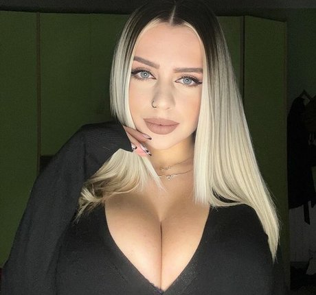 Martina Cammara is on onlyfans