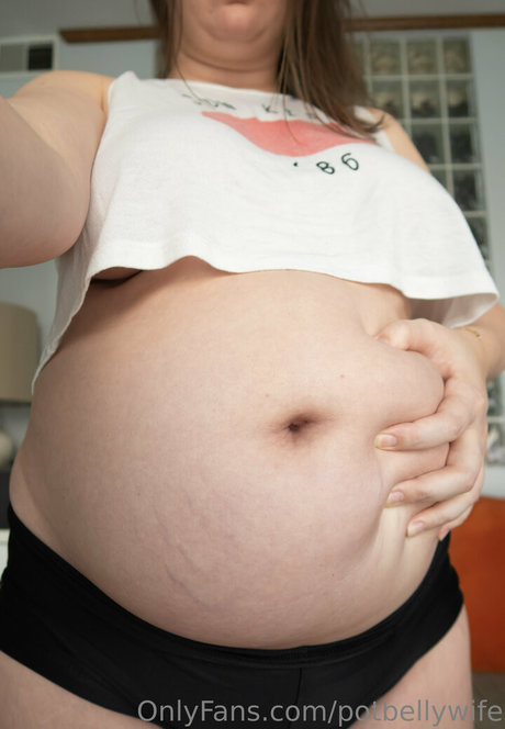 potbellywife onlyfans nude