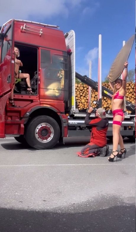 Linda Krieger Mock onlyfans sexy