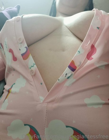 aussiegiantessfree onlyfans naked leak