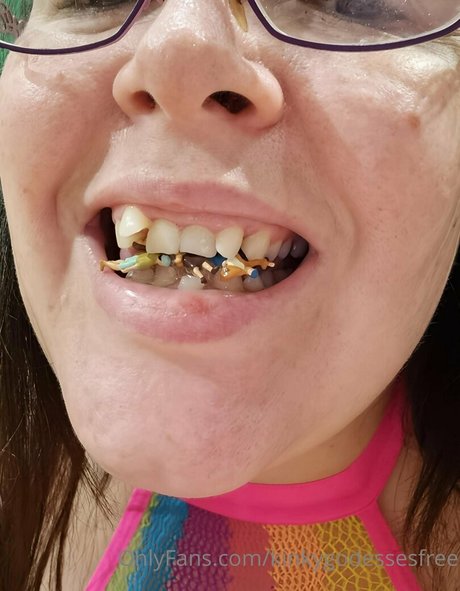 aussiegiantessfree onlyfans leak ass